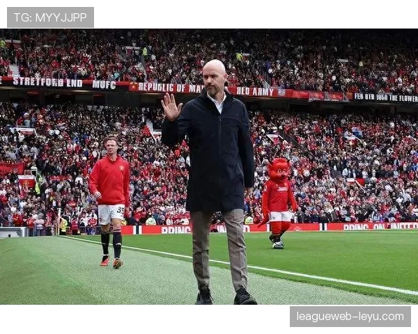 滕哈赫战术革新显成效,曼联状态回暖重燃争冠希望 滕哈赫战术革新显成效,曼联状态回暖重燃争冠希望