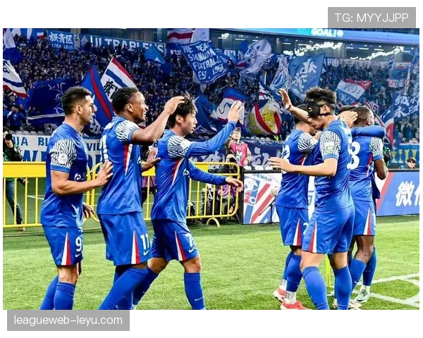 上海申花主场迎战劲敌，点燃激情赛季引球迷热切关注