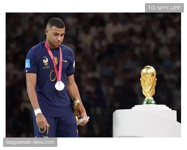 姆巴佩重返克莱枫丹青训营,助力开启足球人才培养新篇章 姆巴佩重返克莱枫丹青训营,助力开启足球人才培养新篇章