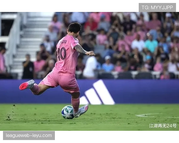 鲍姆加特纳德甲赛季表现抢眼，助球队强势冲击更高荣誉