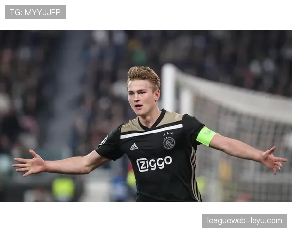 德里赫特状态回暖，引领新时代足球哲学潮流