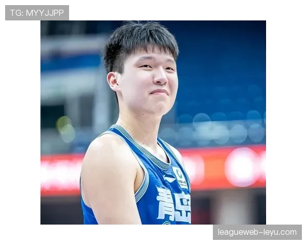 杨瀚森训练完直接睡更衣室，家里床太软？